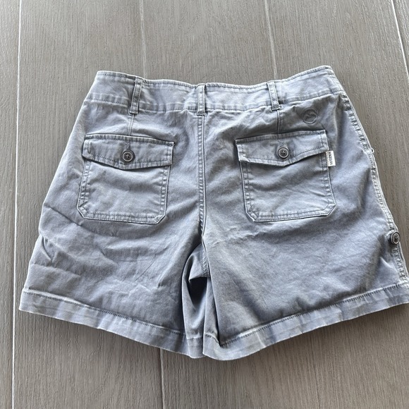 Women's Magellan Outdoor Gray Casual Shorts Cotton Size 6 - Picture 4 of 9
